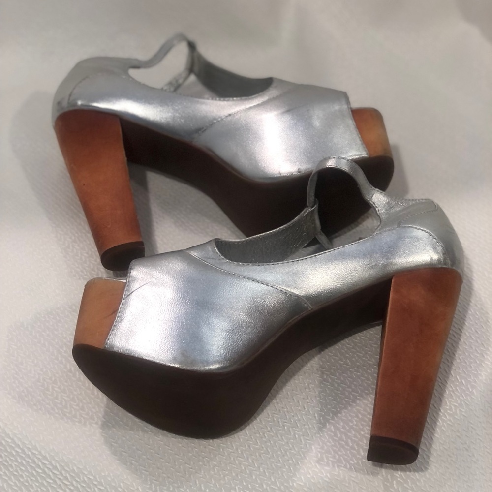 Jeffrey Campbell Silver Platforms. Size 6